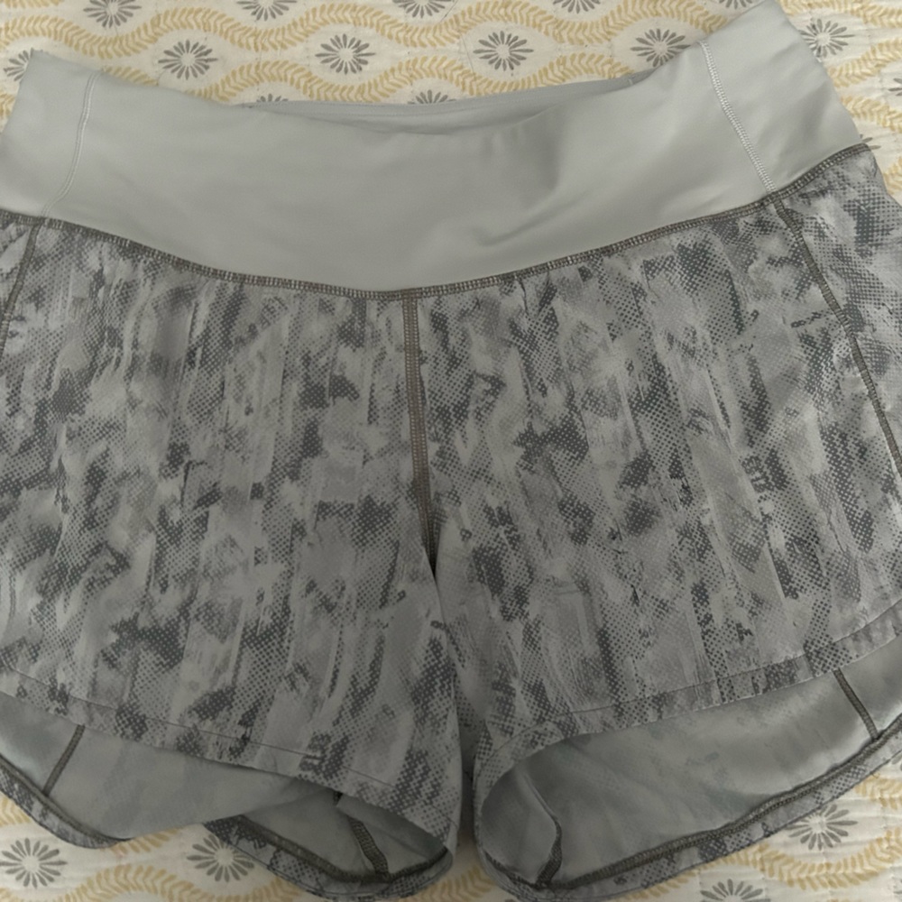 Lululemon speed up shorts size 6 and 4” inseam.